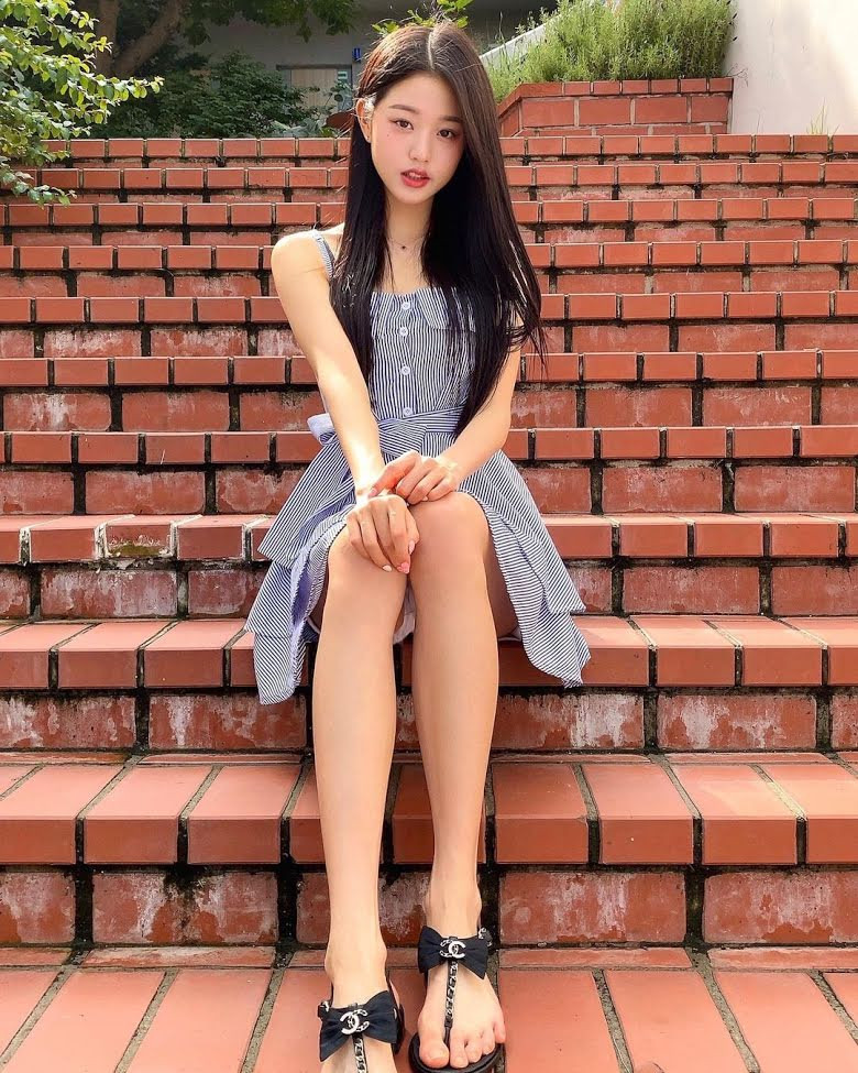 Nữ idol sở hữu ‘đôi chân dài nhất K-pop’ có phải Lisa (Black Pink)? ảnh 4