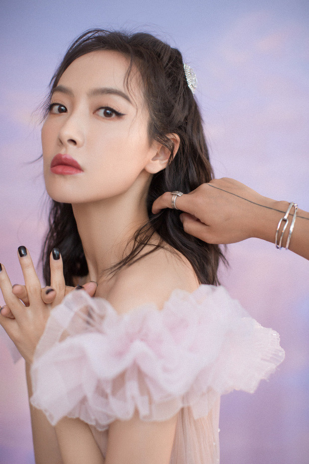 ‘Bóc trần’ nhan sắc thật của loạt mỹ nhân Hoa ngữ tại lễ bế mạc Kim Ưng 2020 ảnh 5