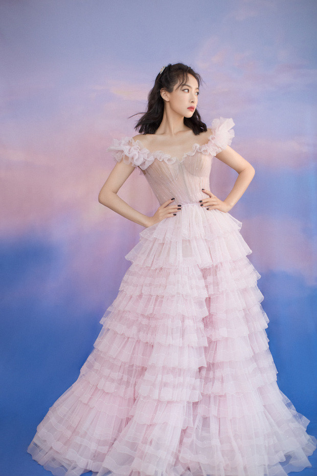 ‘Bóc trần’ nhan sắc thật của loạt mỹ nhân Hoa ngữ tại lễ bế mạc Kim Ưng 2020 ảnh 6