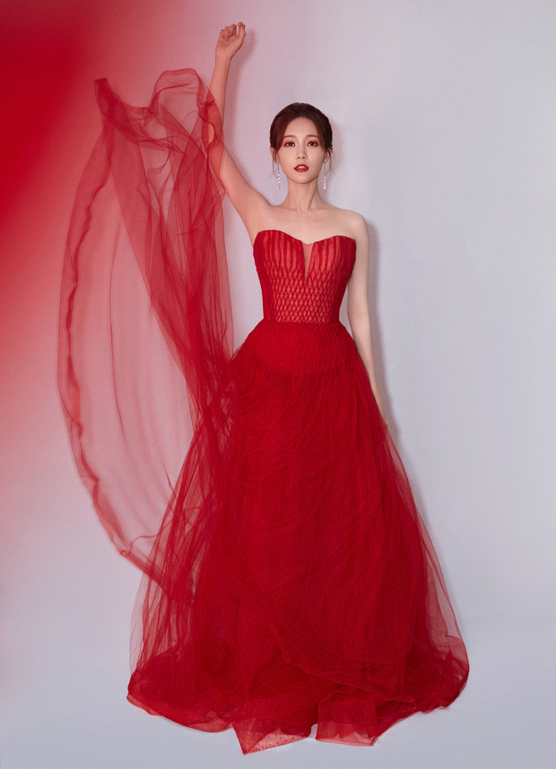 ‘Bóc trần’ nhan sắc thật của loạt mỹ nhân Hoa ngữ tại lễ bế mạc Kim Ưng 2020 ảnh 17