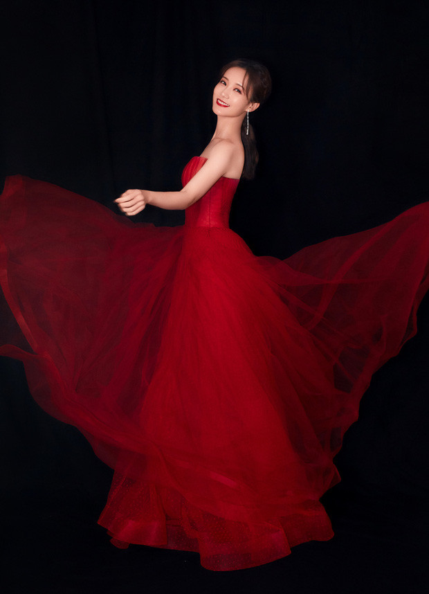 ‘Bóc trần’ nhan sắc thật của loạt mỹ nhân Hoa ngữ tại lễ bế mạc Kim Ưng 2020 ảnh 19