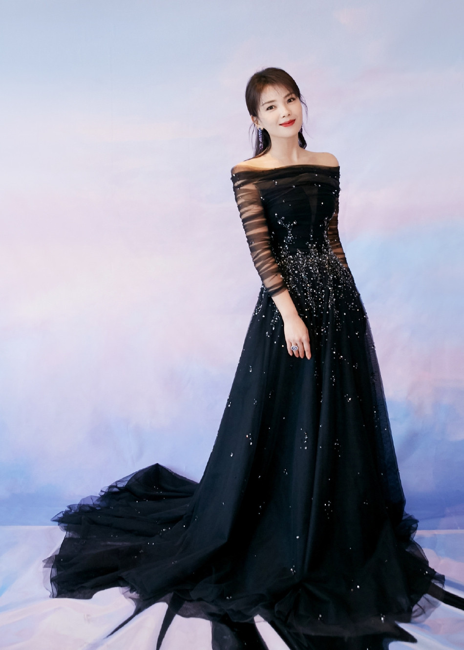 ‘Bóc trần’ nhan sắc thật của loạt mỹ nhân Hoa ngữ tại lễ bế mạc Kim Ưng 2020 ảnh 9