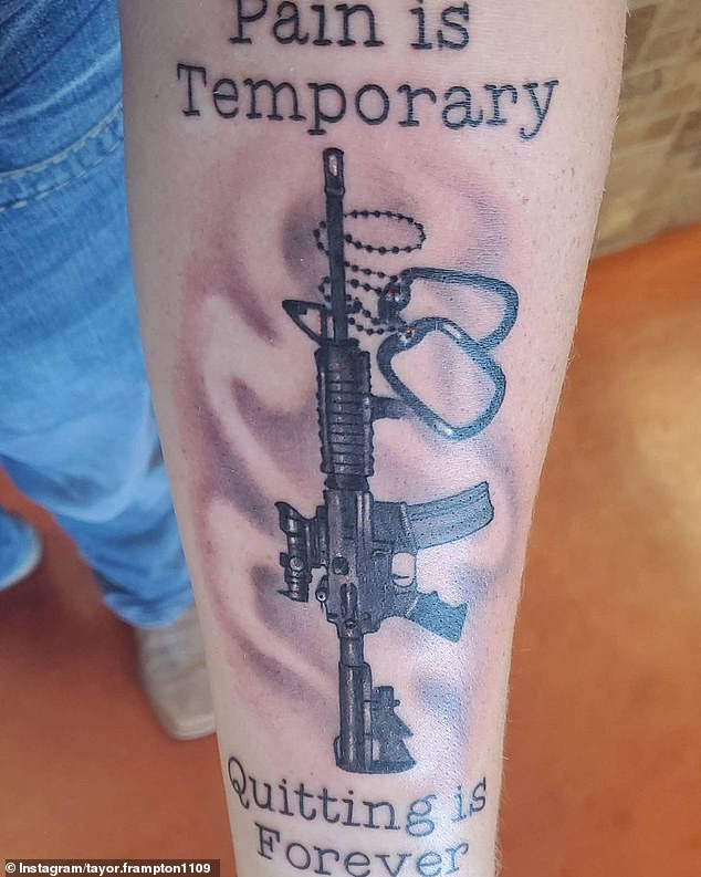 Người đàn ông gây ‘bão’ mạng với hình xăm như lỗ thủng trên đầu ảnh 5