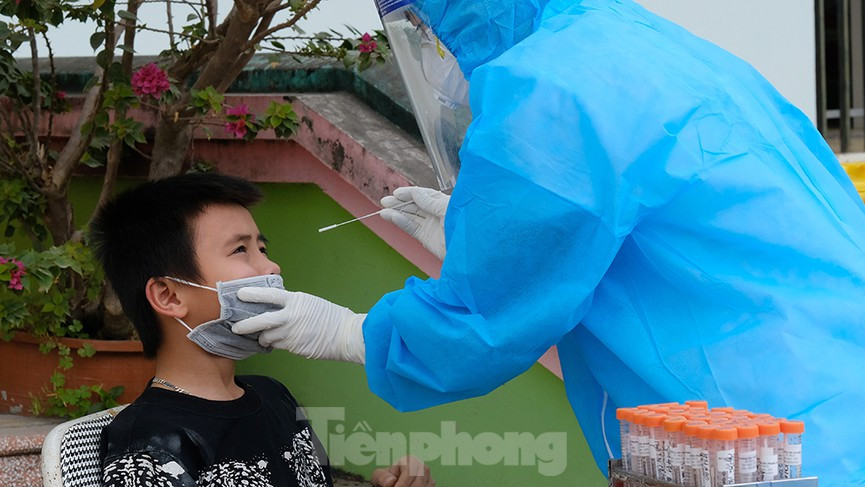 Bí thư Tỉnh ủy Hải Dương: Huy động tổng lực phòng chống COVID-19 ảnh 3