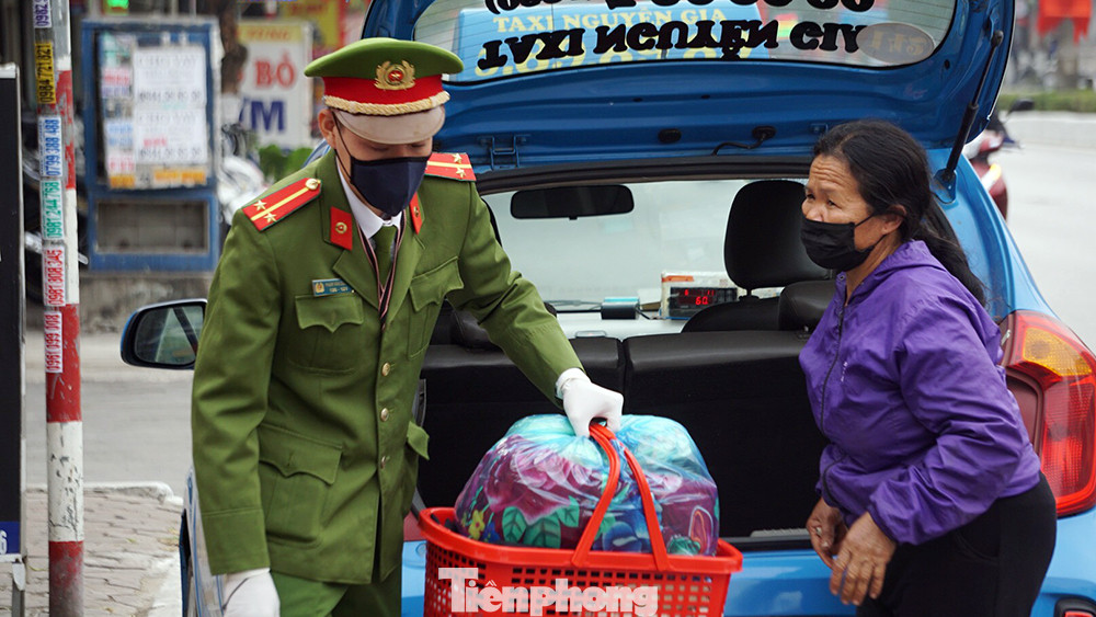 Tiếp tế thực phẩm cho người cách ly tại Bệnh viện Trẻ em Hải Phòng ảnh 10