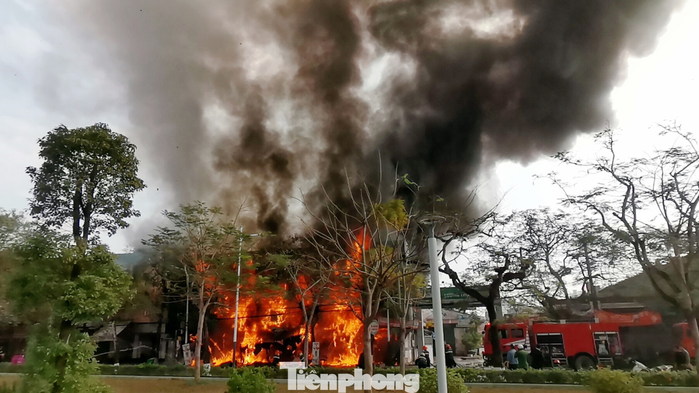 Cháy lớn tại quán karaoke ở trung tâm TP Hải Phòng ảnh 1