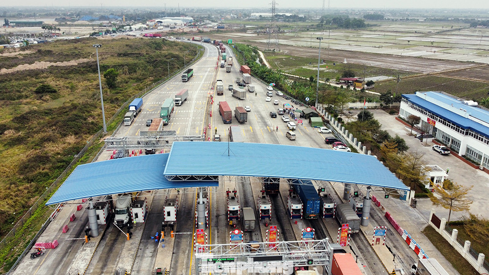 Xe tải, container nối đuôi hàng km trên cao tốc Hà Nội - Hải Phòng chờ khai báo y tế ảnh 5