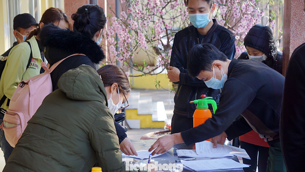 Mong ngóng được rời khu cách ly ở Hải Phòng về nhà ăn Tết ảnh 1