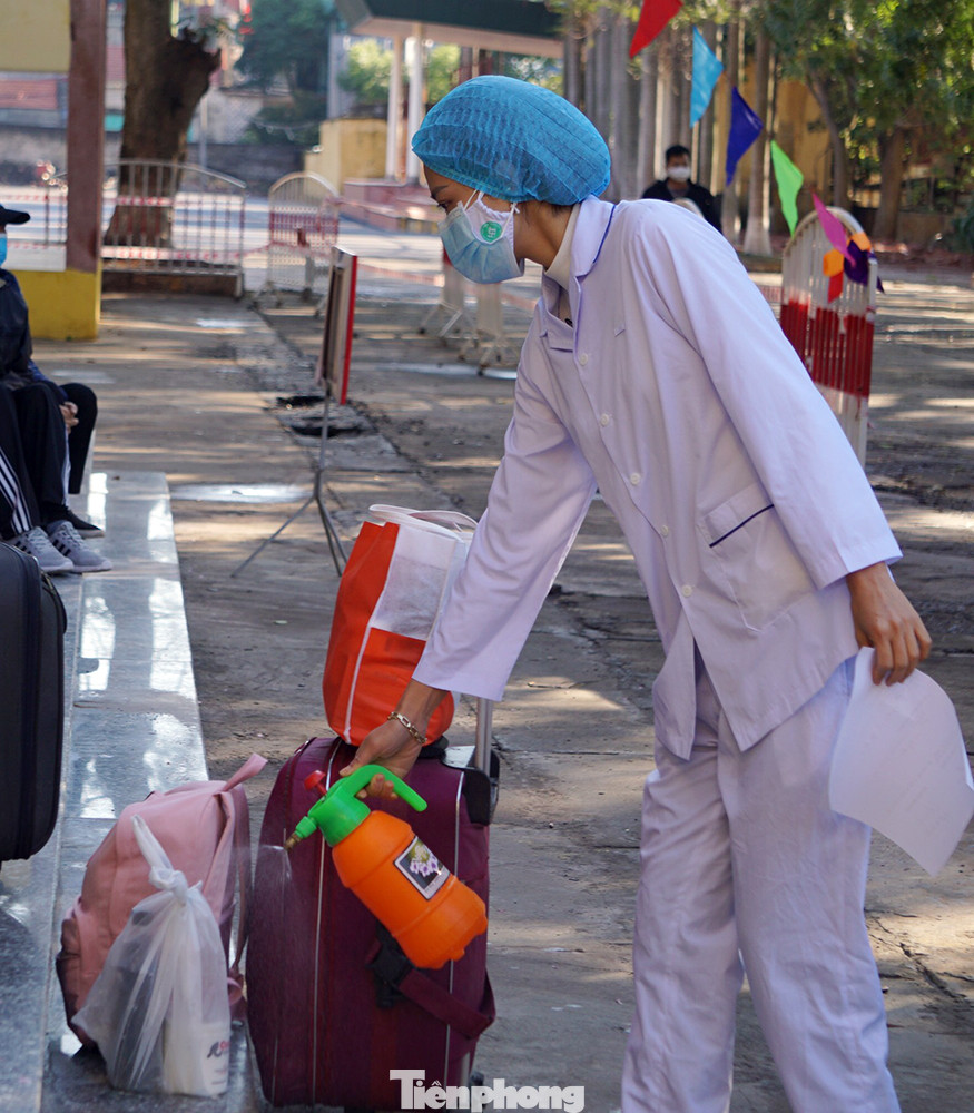 Mong ngóng được rời khu cách ly ở Hải Phòng về nhà ăn Tết ảnh 8