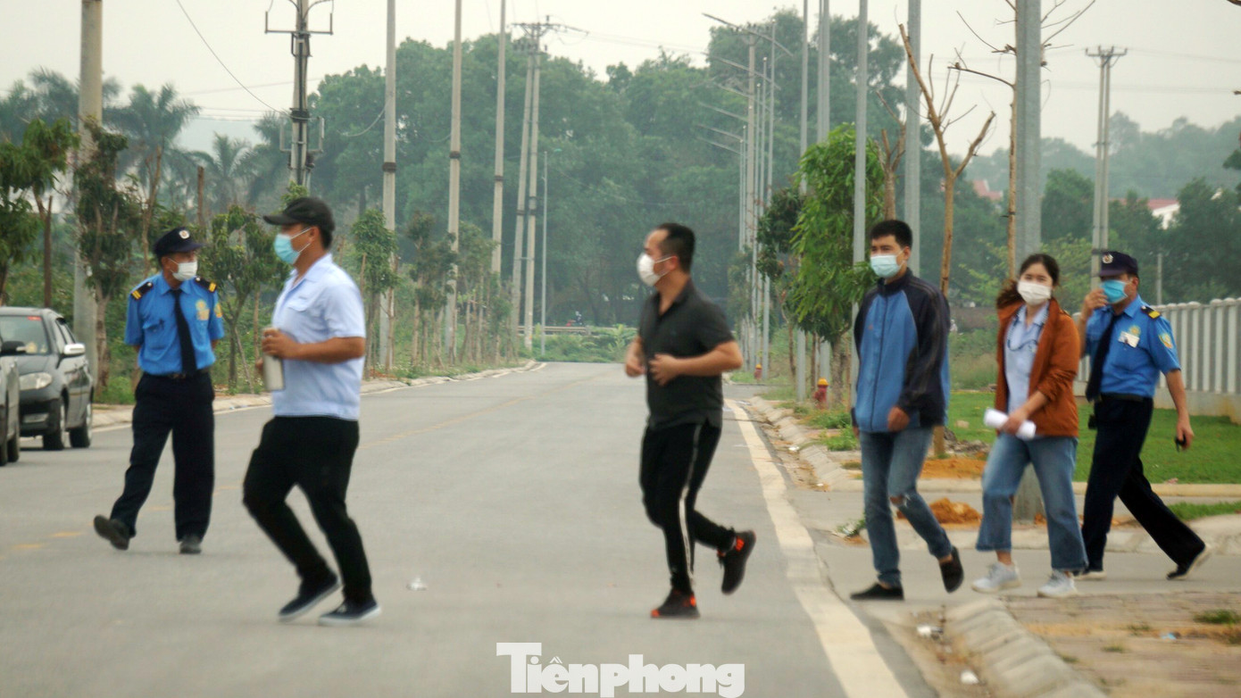 Công nhân tháo chạy vì công ty ở Hải Dương bị phát hiện cho 'làm chui' ảnh 4