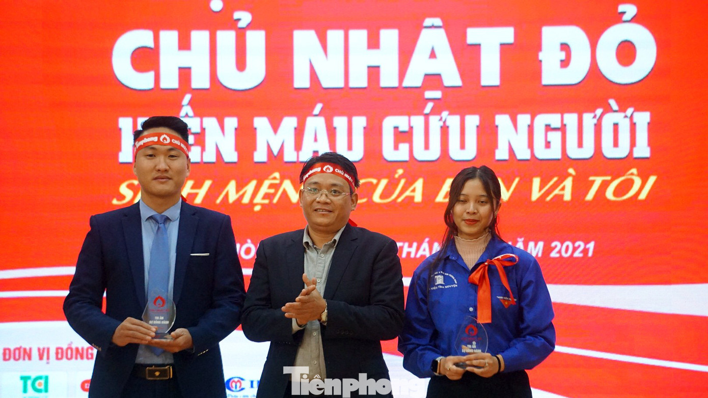 Đông đảo bạn trẻ tham gia hiến máu cứu người tại Đại học Hải Phòng ảnh 14