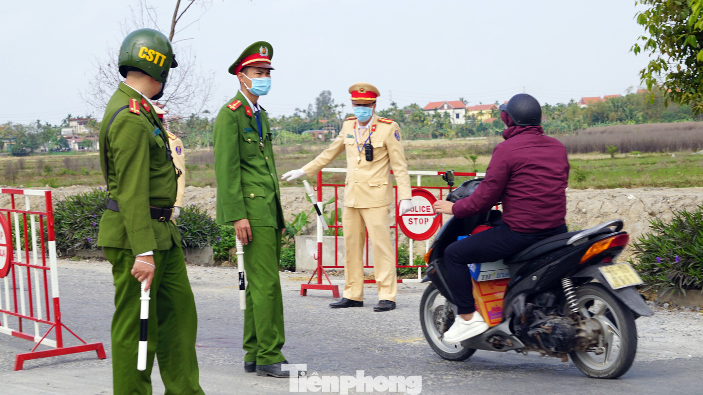 Cận cảnh các chốt phong tỏa ở Hải Phòng sau ca dương tính SARS-CoV-2 ảnh 7