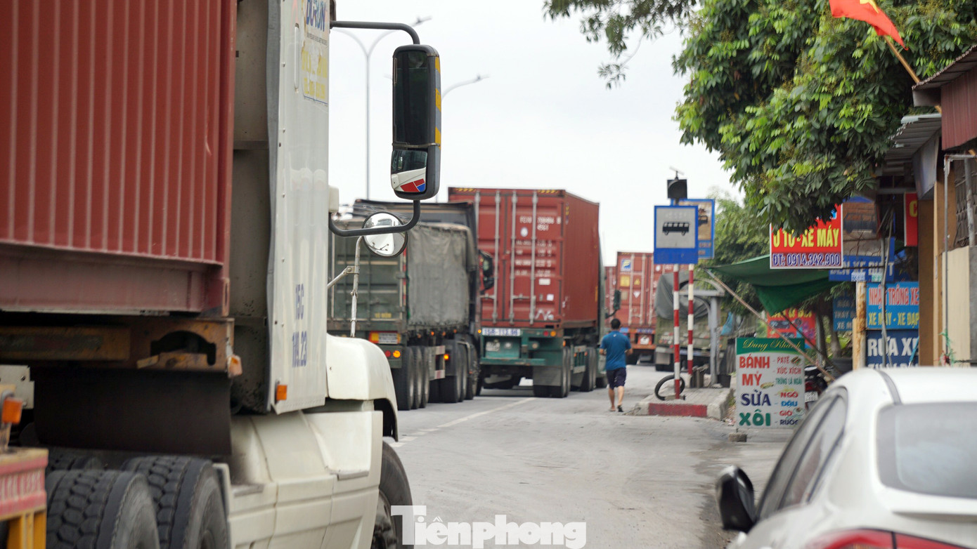 Hàng nghìn xe tải nườm nượp qua chốt COVID-19 trên QL5 ra cảng Hải Phòng ảnh 7