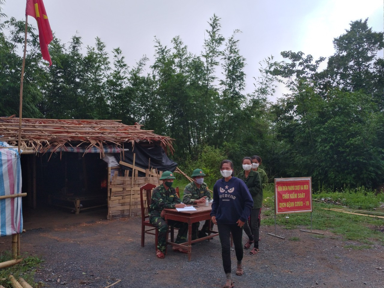 Trạm kiểm soát dịch bệnh COVID-19 ở xã biên giới Na Mèo, huyện Quan Sơn, Thanh Hoá Thanh Hoá phát hiện một trường hợp nhập cảnh trái phép từ Lào về Việt Nam ảnh 1