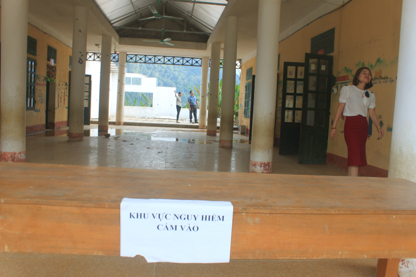 Trường mầm non bất ngờ sụt lún, 200 cô trò tìm chỗ học nhờ ảnh 2