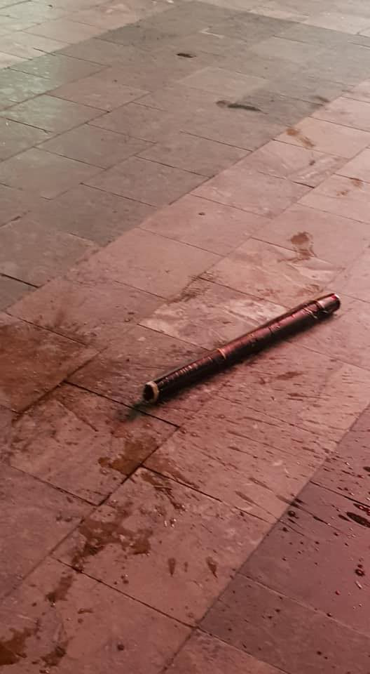 Cư dân chung cư Hà Nội hoảng hồn vì điếu cày rơi từ tầng cao ảnh 1