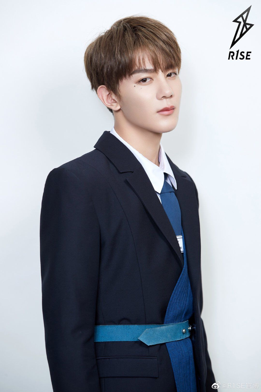 Sóng gió vẫn chưa chịu buông R1SE, thành viên Triệu Nhượng bị tố "bắt cá hai tay" ảnh 5