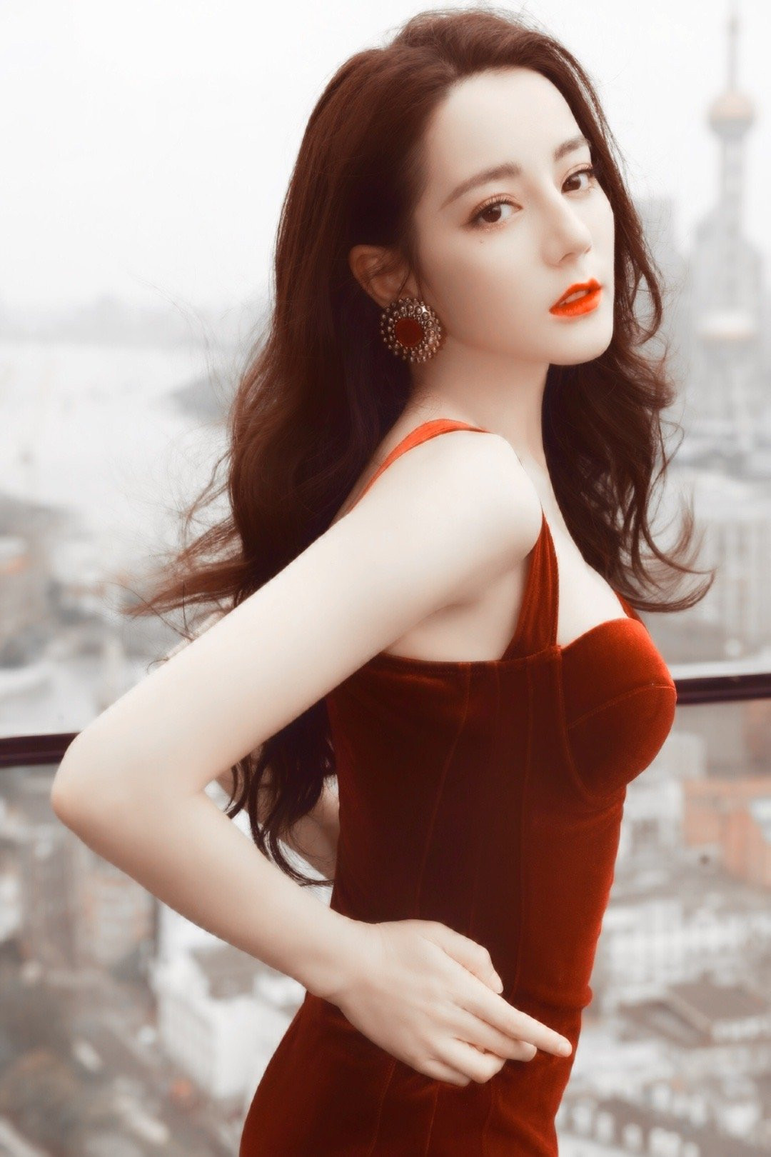 Chúc sinh nhật Dương Mịch nhưng Địch Lệ Nhiệt Ba lại bị chửi vì “đụng chạm” Thái Từ Khôn ảnh 1