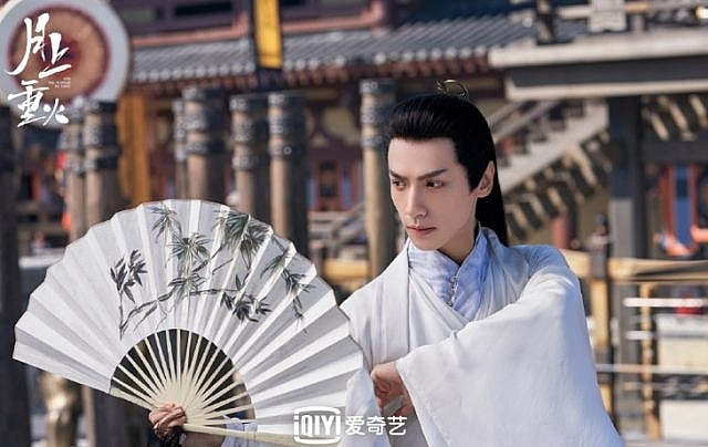 La Vân Hi bất lực khi bị đạo diễn “back hug” ở hậu trường “Nguyệt Thượng Trọng Hỏa“ ảnh 5