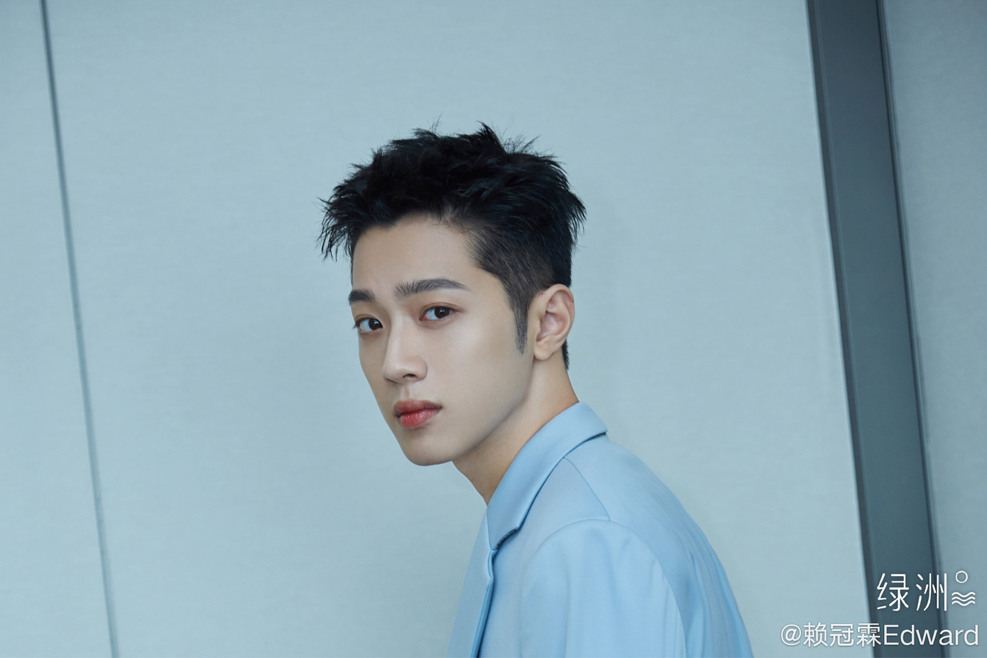 Cựu thành viên Wanna One Lại Quán Lâm gây bức xúc vì hút thuốc và nhổ bậy nơi công cộng ảnh 5