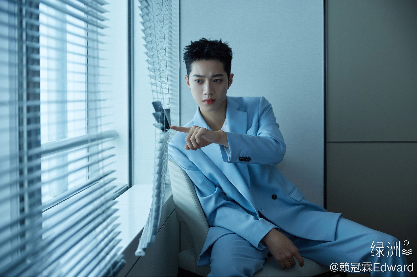 Cựu thành viên Wanna One Lại Quán Lâm gây bức xúc vì hút thuốc và nhổ bậy nơi công cộng ảnh 6