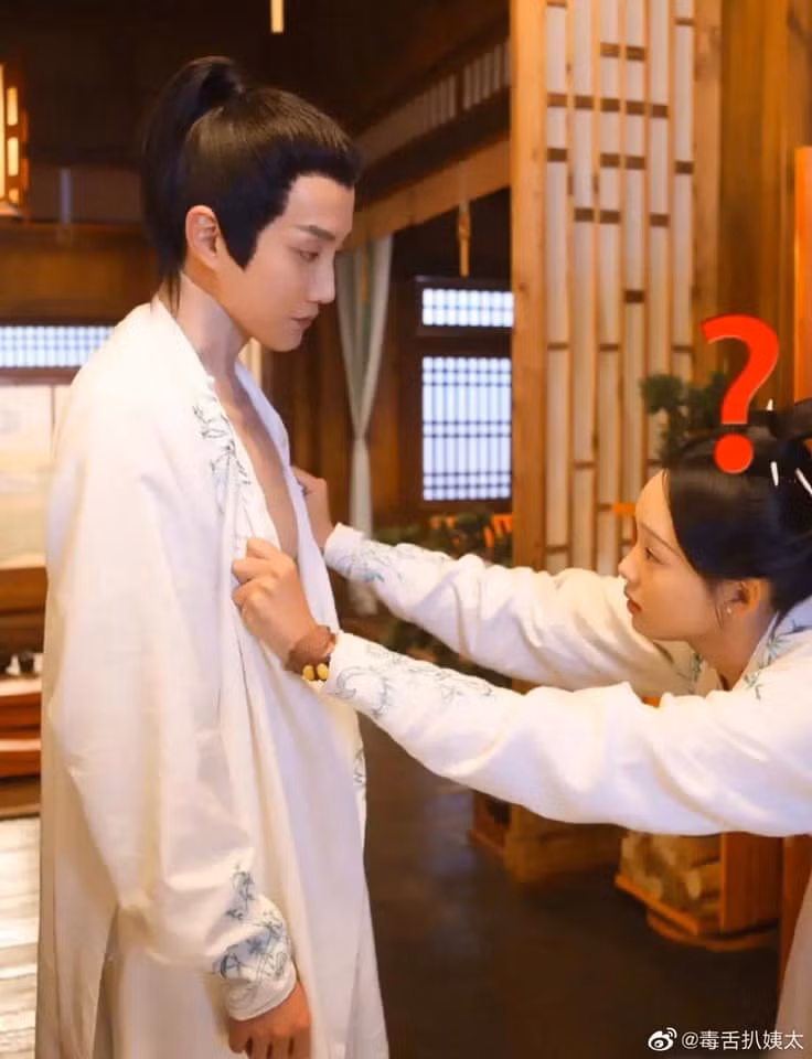 Thanh Thanh Tử Khâm: Nam chính sở hữu body 6 múi giả trân khiến dân mạng cười rớt quai hàm ảnh 3