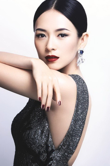 Chương Tử Di bất ngờ leo lên top tìm kiếm Weibo khi lần đầu khoe ảnh cận mặt quý tử ảnh 6