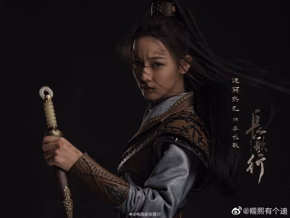 4 mỹ nhân “chuyển giới” trong phim Trung chờ chiếu: Địch Lệ Nhiệt Ba ngầu miễn bàn ảnh 1