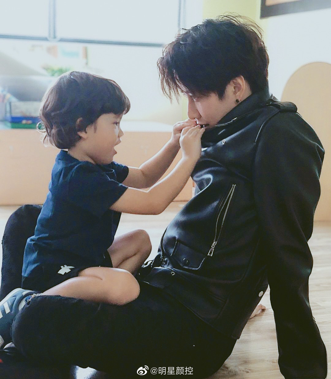 Mike Angelo kiện bạn gái cũ vì trợ cấp hàng tỷ đồng nhưng bị ngăn cấm gặp con trai ảnh 1