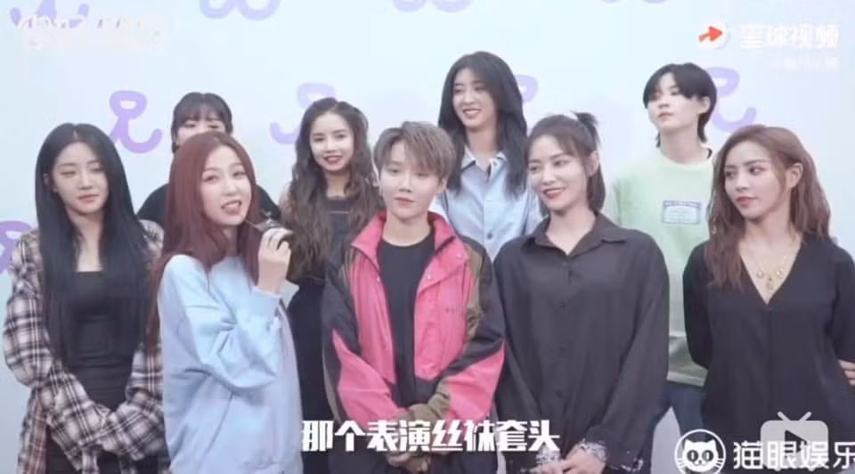 Hội những nữ idol không ngại “bóc phốt” ông chủ: Ngu Thư Hân chuyên đem sếp ra tấu hài ảnh 3