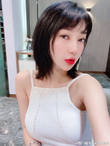 Hoàng Cảnh Du dính scandal “vong ân phụ nghĩa”, yêu hotgirl mạng từng ngồi tù 5 năm ảnh 2