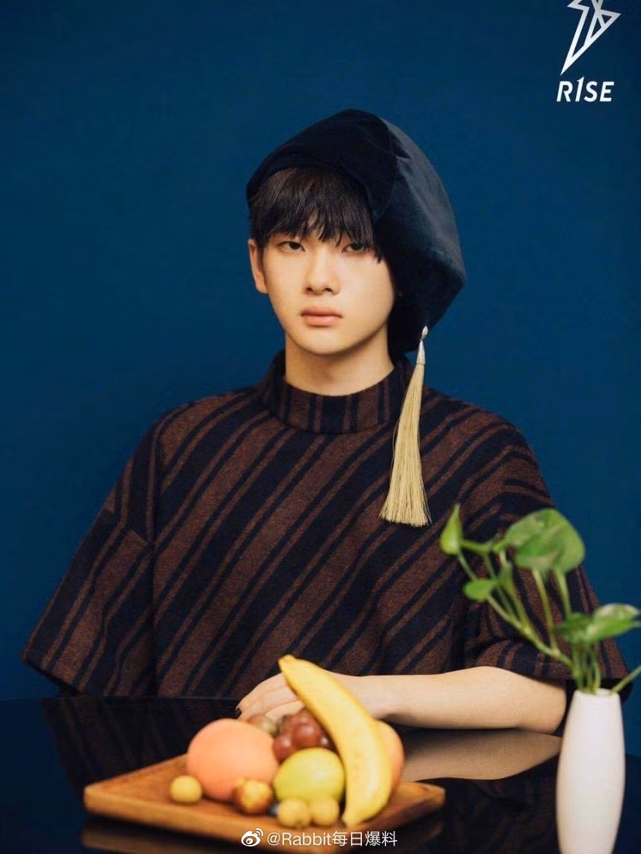 Sóng gió vẫn chưa chịu buông R1SE, thành viên Triệu Nhượng bị tố "bắt cá hai tay" ảnh 6