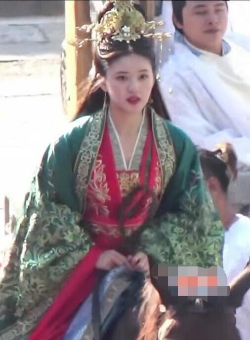 Phim mới “đụng hàng” đàn chị, khi nào Triệu Lộ Tư mới thoát khỏi mác “tiểu Triệu Lệ Dĩnh“? ảnh 1