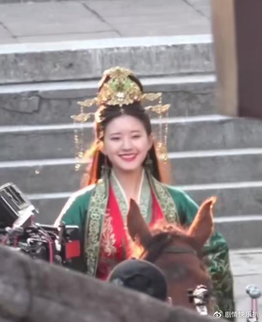 Phim mới “đụng hàng” đàn chị, khi nào Triệu Lộ Tư mới thoát khỏi mác “tiểu Triệu Lệ Dĩnh“? ảnh 6