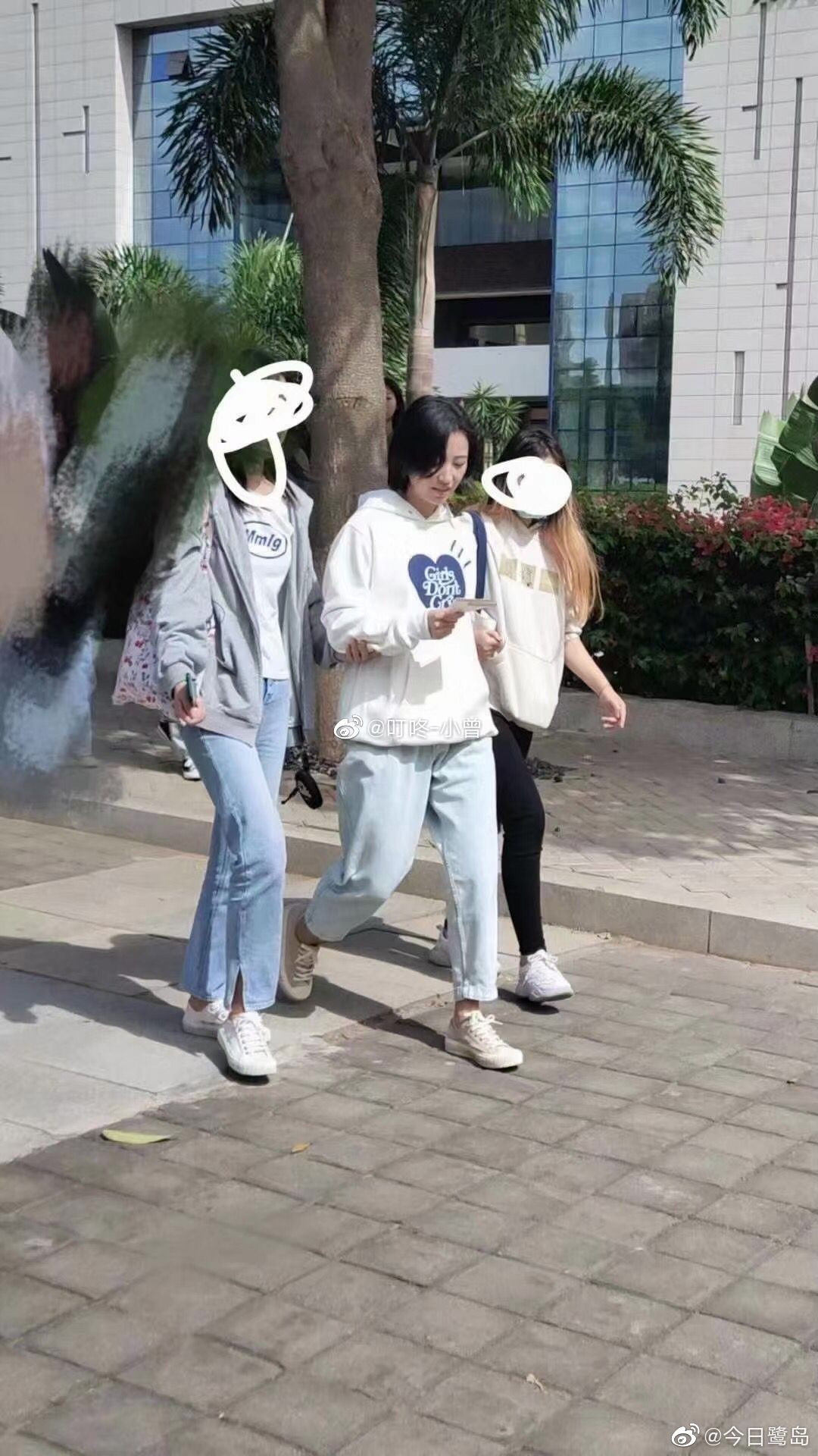 Tuy nhiên phản ứng từ dân mạng lại không được khả quan. Vừa khai máy “Mãi Mãi Là Bao Xa” đã lộ tạo hình, nữ chính Châu Vũ Đồng bị chê quá “dừ” ảnh 5
