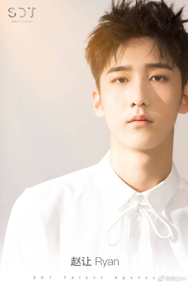 Sóng gió vẫn chưa chịu buông R1SE, thành viên Triệu Nhượng bị tố "bắt cá hai tay" ảnh 3