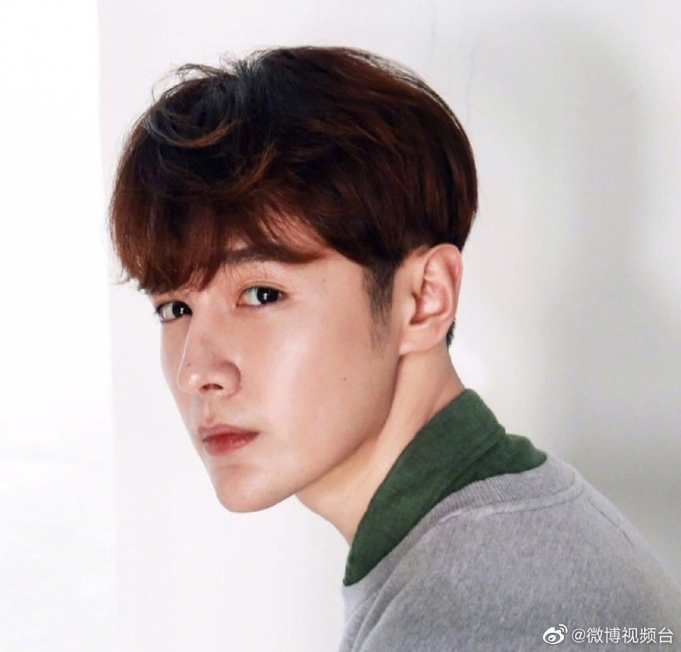 Viên Băng Nghiên “hoán đổi thân xác” trong phim mới, "thả thính" không phân biệt nam nữ ảnh 4