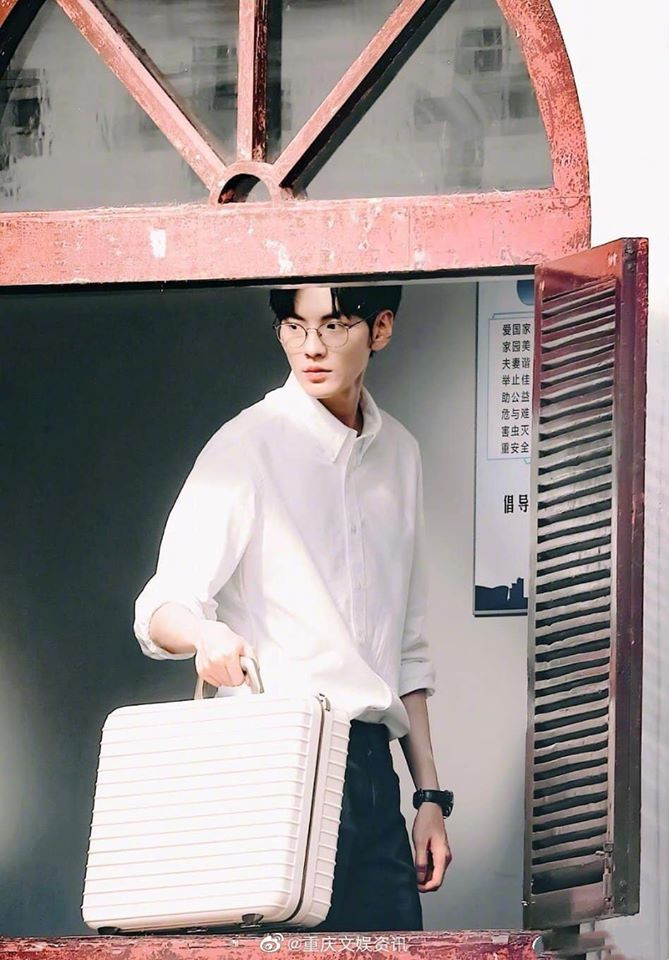 "Dã Thú Cô Độc" lộ ảnh hậu trường nhưng phản ứng của "hội mê trai đẹp" mới đáng chú ý ảnh 9