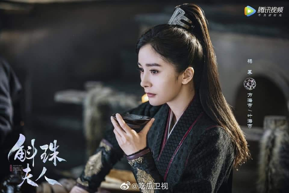 4 mỹ nhân “chuyển giới” trong phim Trung chờ chiếu: Địch Lệ Nhiệt Ba ngầu miễn bàn ảnh 2