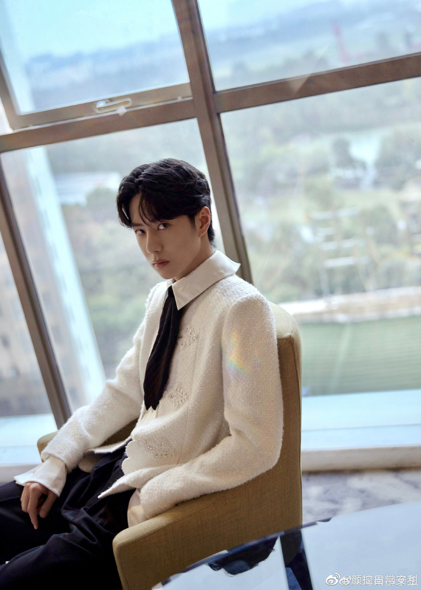 Triệu Lệ Dĩnh và Vương Nhất Bác ngồi kế nhau ở Kim Ưng, dân mạng réo “Chiếu phim lẹ đi!” ảnh 6