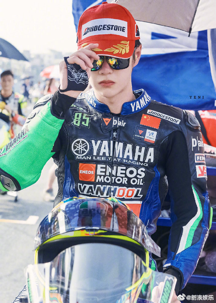 Vương Nhất Bác gặp tai nạn khi đua xe, kết quả phân xử của Ban tổ chức làm netizen phẫn nộ ảnh 1