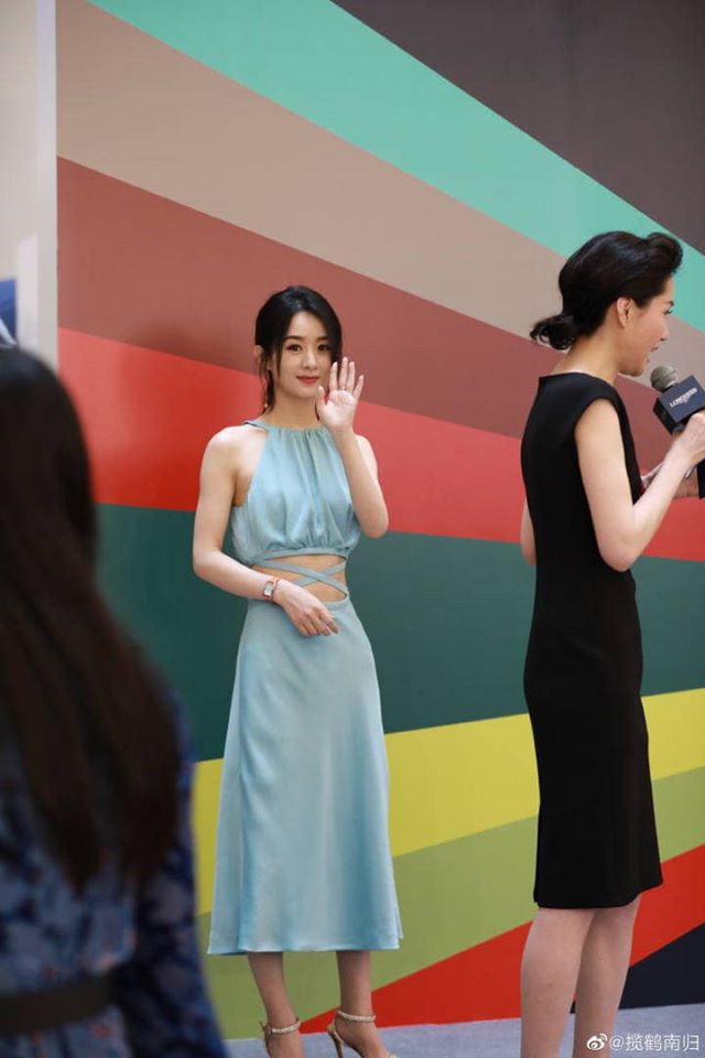 Triệu Lệ Dĩnh vừa xuất hiện đã khiến Weibo dậy sóng với vòng eo con kiến ảnh 3