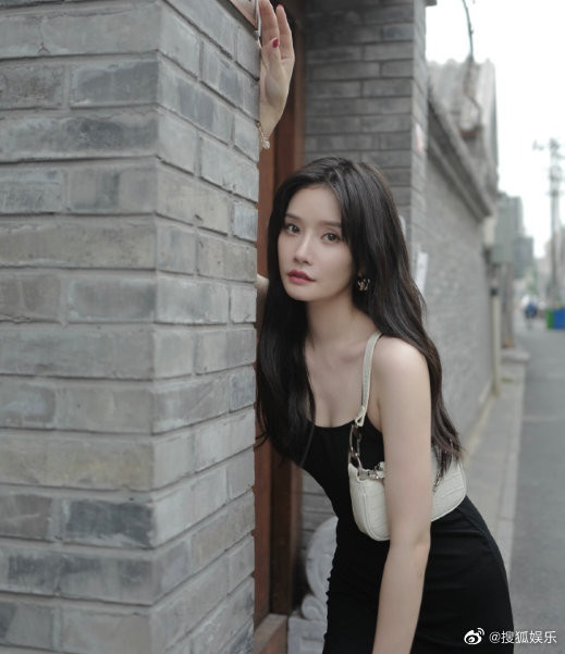 Center UNINE, bạn thân Vương Nhất Bác dính nghi án hẹn hò hai cô gái cùng thời điểm ảnh 2