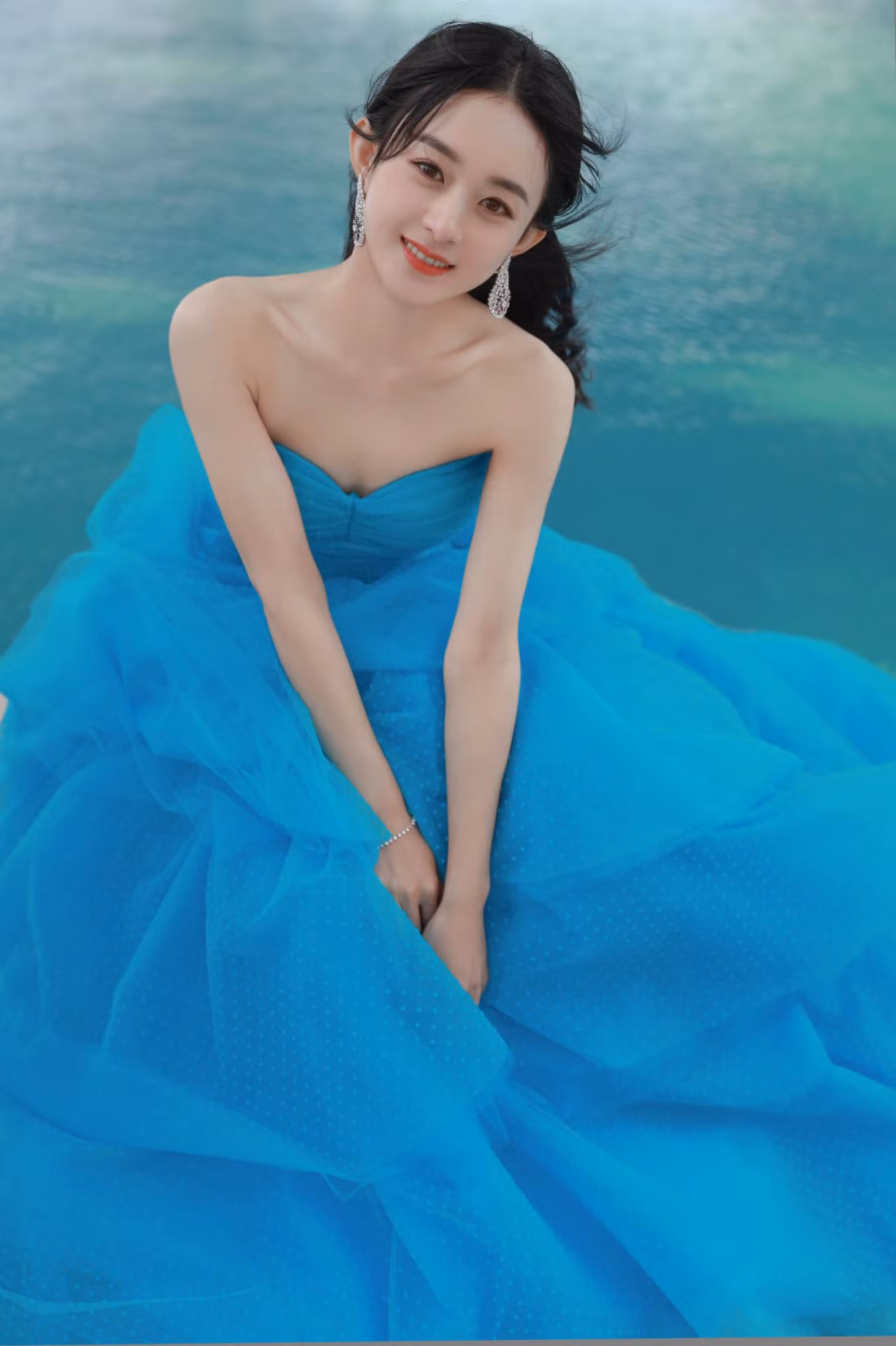 Triệu Lệ Dĩnh và Vương Nhất Bác ngồi kế nhau ở Kim Ưng, dân mạng réo “Chiếu phim lẹ đi!” ảnh 5
