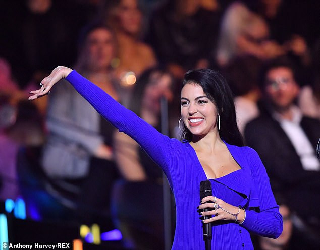 Cristiano Ronaldo và bạn gái nóng bỏng tay trong tay không rời tại sự kiện ảnh 7