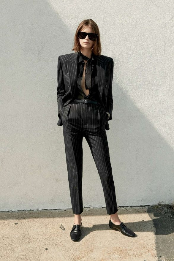 Con gái siêu mẫu của huyền thoại Cindy Crawford ngực trần chụp quảng cáo ảnh 7