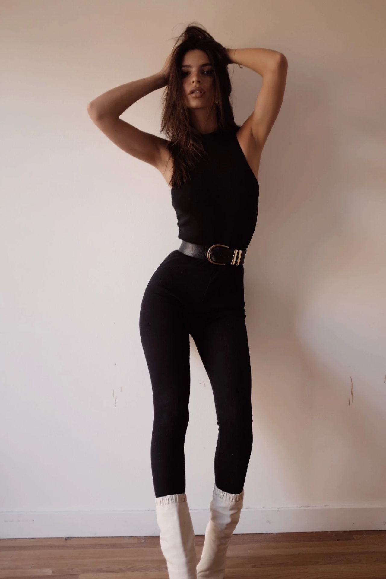 Emily Ratajkowski khoe ngực đầy, eo con kiến quyến rũ mê hồn ảnh 5