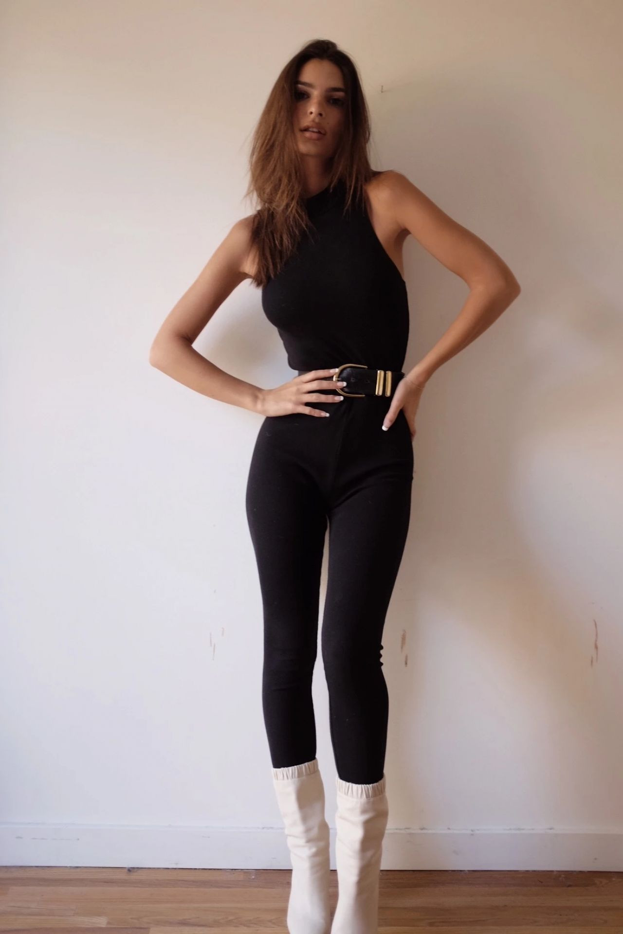 Emily Ratajkowski khoe ngực đầy, eo con kiến quyến rũ mê hồn ảnh 6