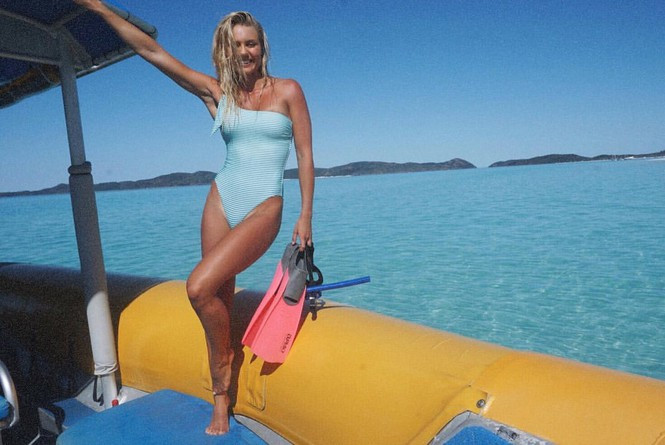 Mỹ nhân áo tắm 9x tung ảnh ngực trần, thả dáng buông lơi cực gợi cảm ảnh 11