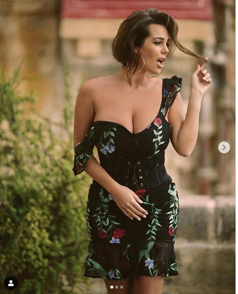 Khó rời mắt khỏi vóc dáng tròn đầy của siêu mẫu ngoại cỡ Nadine Mirada ảnh 6